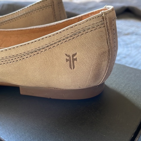 Frye Women’s Leather Carrie Ballet Size 9.5M. Color: Ash - Picture 5 of 9
